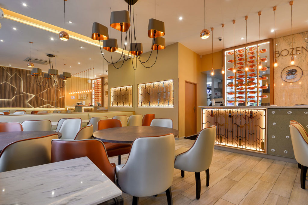 Restaurant, verre et miroir
