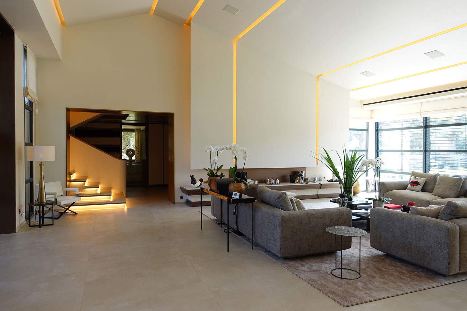 Villa, plafond et corniche, vue d'ensemble
